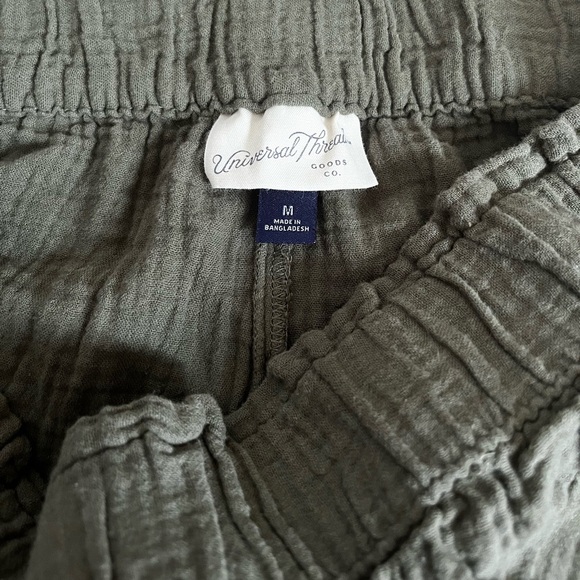 Universal threads green shorts - Picture 5 of 5